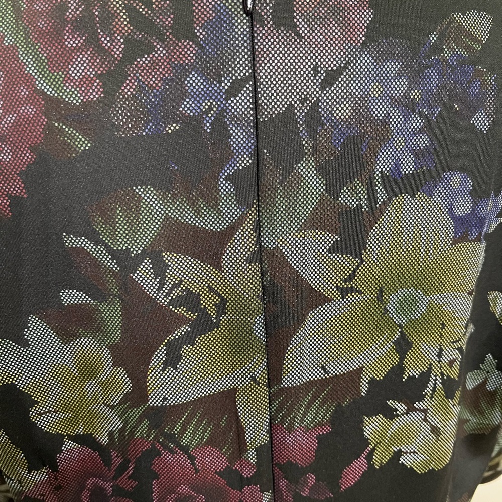 Somewhat metallic/shimmer flowers - Picture 4 of 4